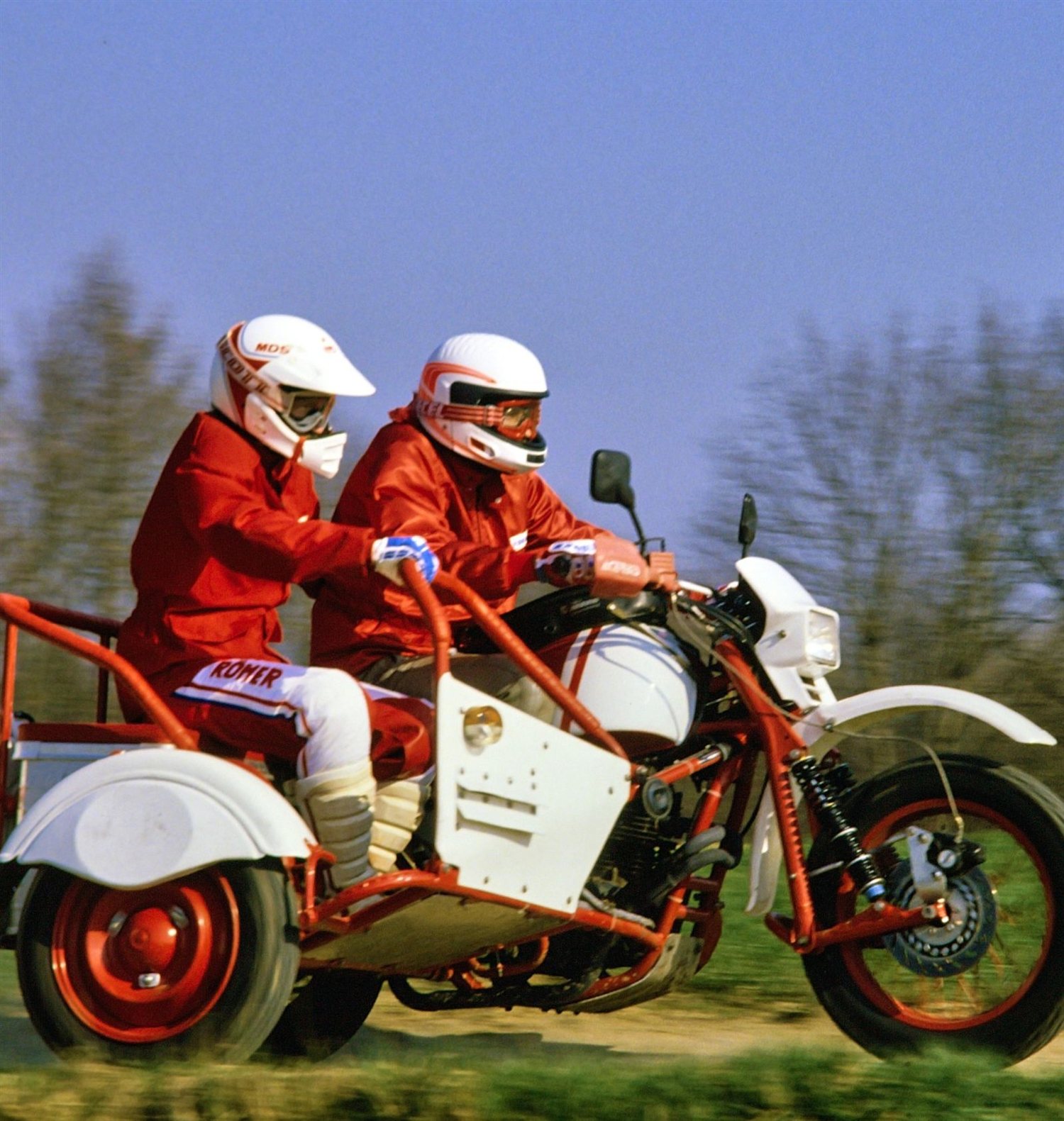 Gespann – Motorsport-Beiwagen in Fahrt
